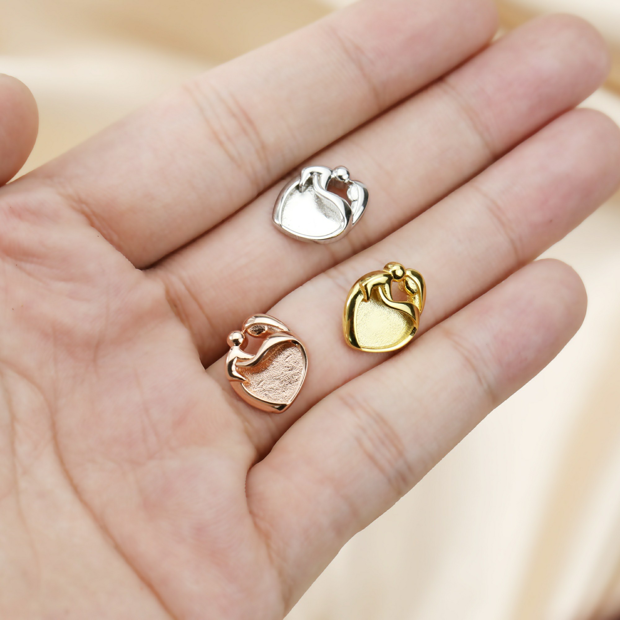 จี้รูปหัวใจขนาด 9 มม. ประดับเพ - Bezels Set Pendant บทวิจารณ์และราคา